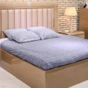 creez-une-chambre-chic-et-naturelle-grace-a-une-tete-de-lit-en-bois