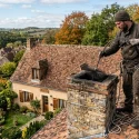 Odeur de fumée dans la maison : causes, diagnostic et solutions