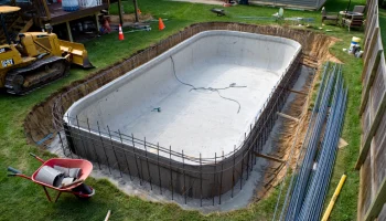 piscine-beton-coque-polyester