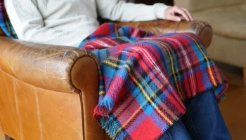 pourquoi-choisir-un-plaid-prenom-personnalise-pour-son-interieur