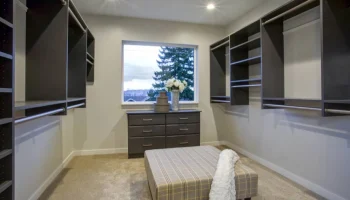 pourquoi-dressing-sur-mesure-seduit-amateurs-deco-exigeants