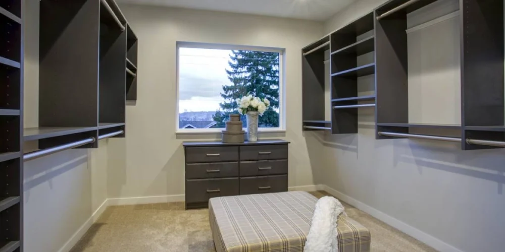 pourquoi-dressing-sur-mesure-seduit-amateurs-deco-exigeants